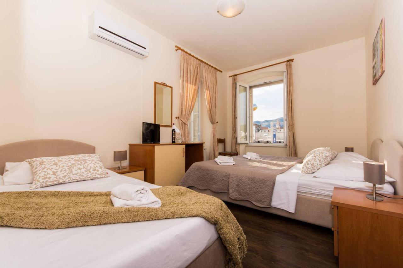 Vila Liza Bed & Breakfast โตรกีร์ ภายนอก รูปภาพ