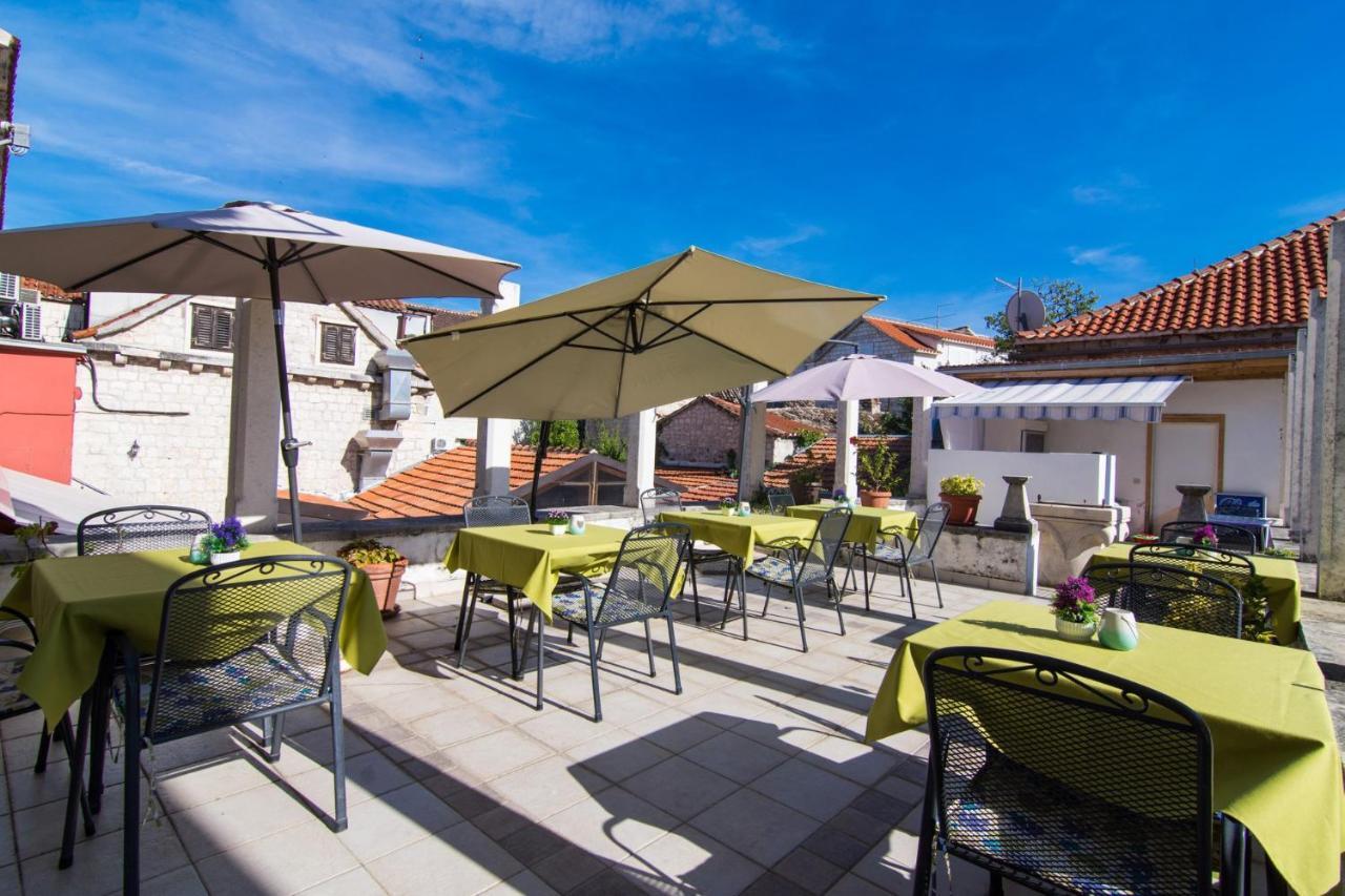 Vila Liza Bed & Breakfast โตรกีร์ ภายนอก รูปภาพ