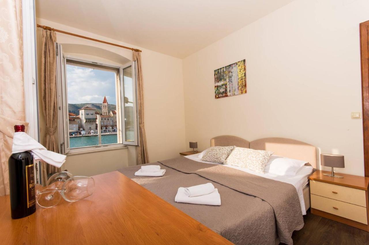 Vila Liza Bed & Breakfast โตรกีร์ ภายนอก รูปภาพ