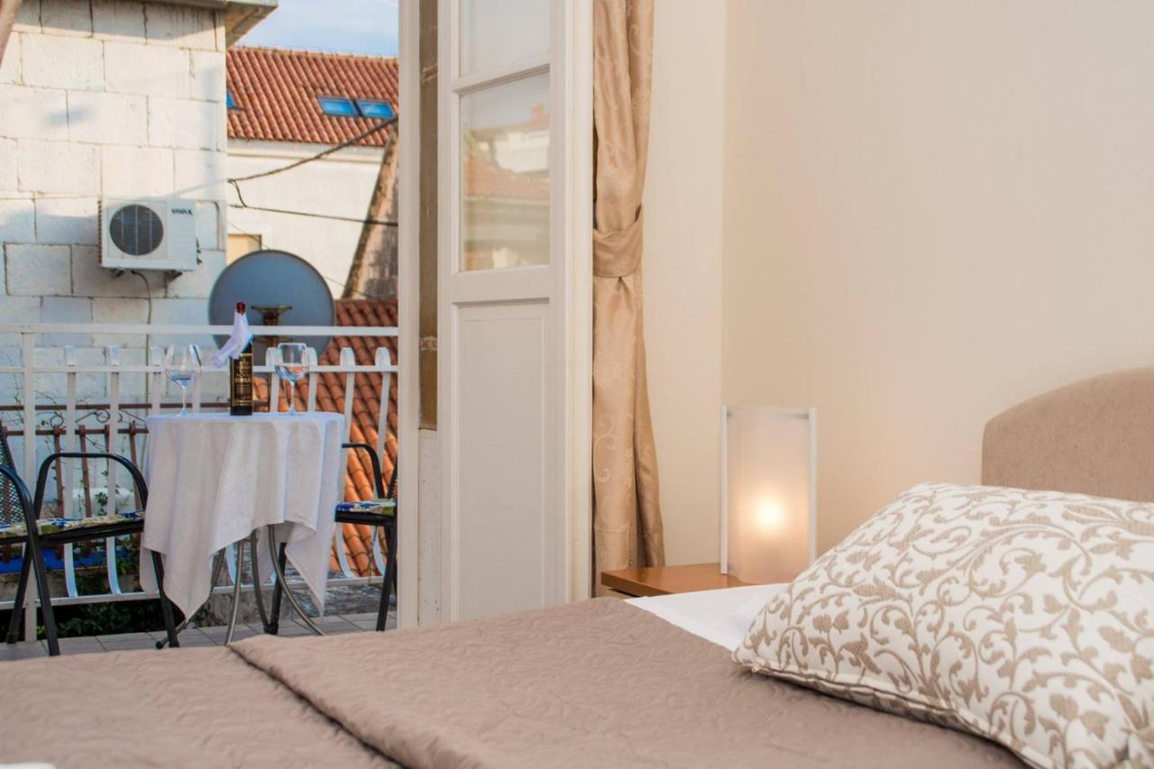 Vila Liza Bed & Breakfast โตรกีร์ ภายนอก รูปภาพ