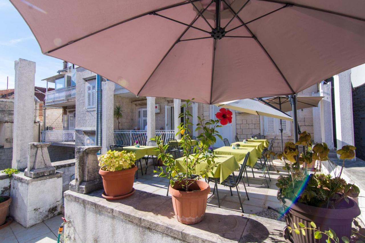 Vila Liza Bed & Breakfast โตรกีร์ ภายนอก รูปภาพ