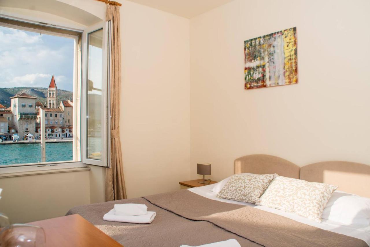 Vila Liza Bed & Breakfast โตรกีร์ ภายนอก รูปภาพ