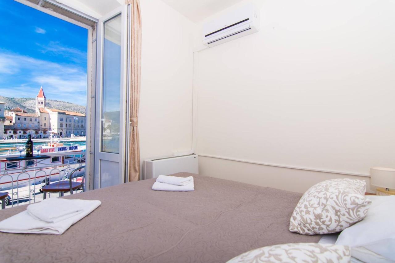 Vila Liza Bed & Breakfast โตรกีร์ ภายนอก รูปภาพ