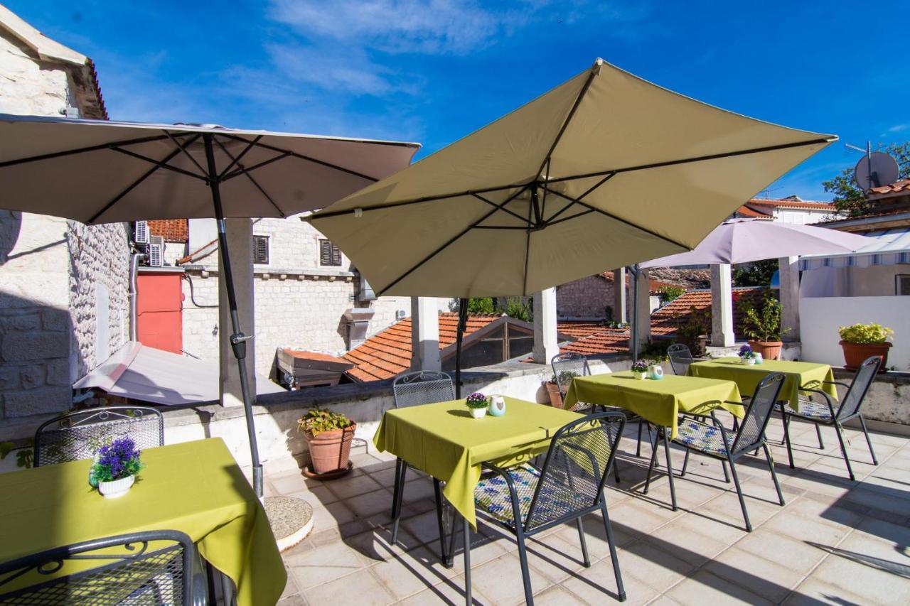 Vila Liza Bed & Breakfast โตรกีร์ ภายนอก รูปภาพ