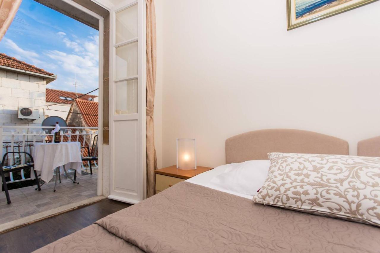 Vila Liza Bed & Breakfast โตรกีร์ ภายนอก รูปภาพ