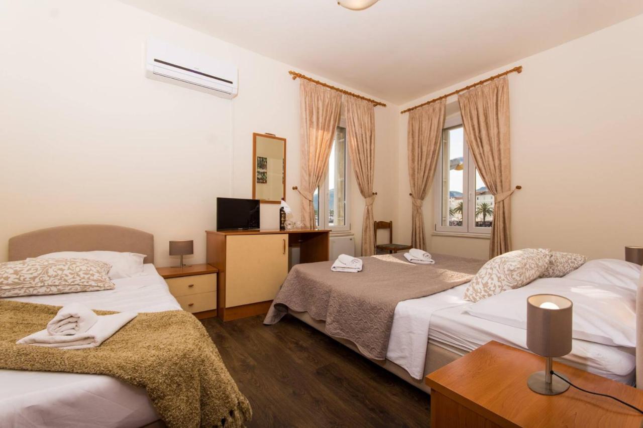 Vila Liza Bed & Breakfast โตรกีร์ ภายนอก รูปภาพ