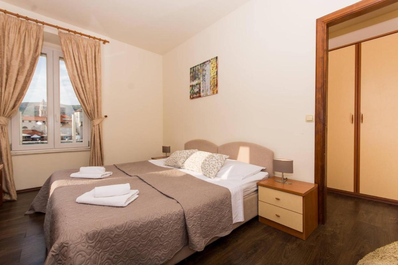 Vila Liza Bed & Breakfast โตรกีร์ ภายนอก รูปภาพ