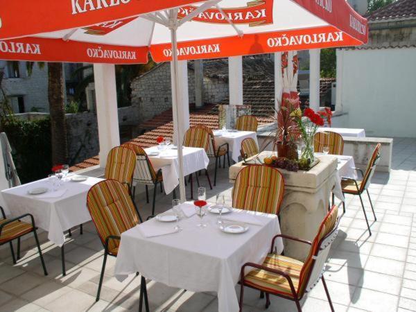 Vila Liza Bed & Breakfast โตรกีร์ ภายนอก รูปภาพ