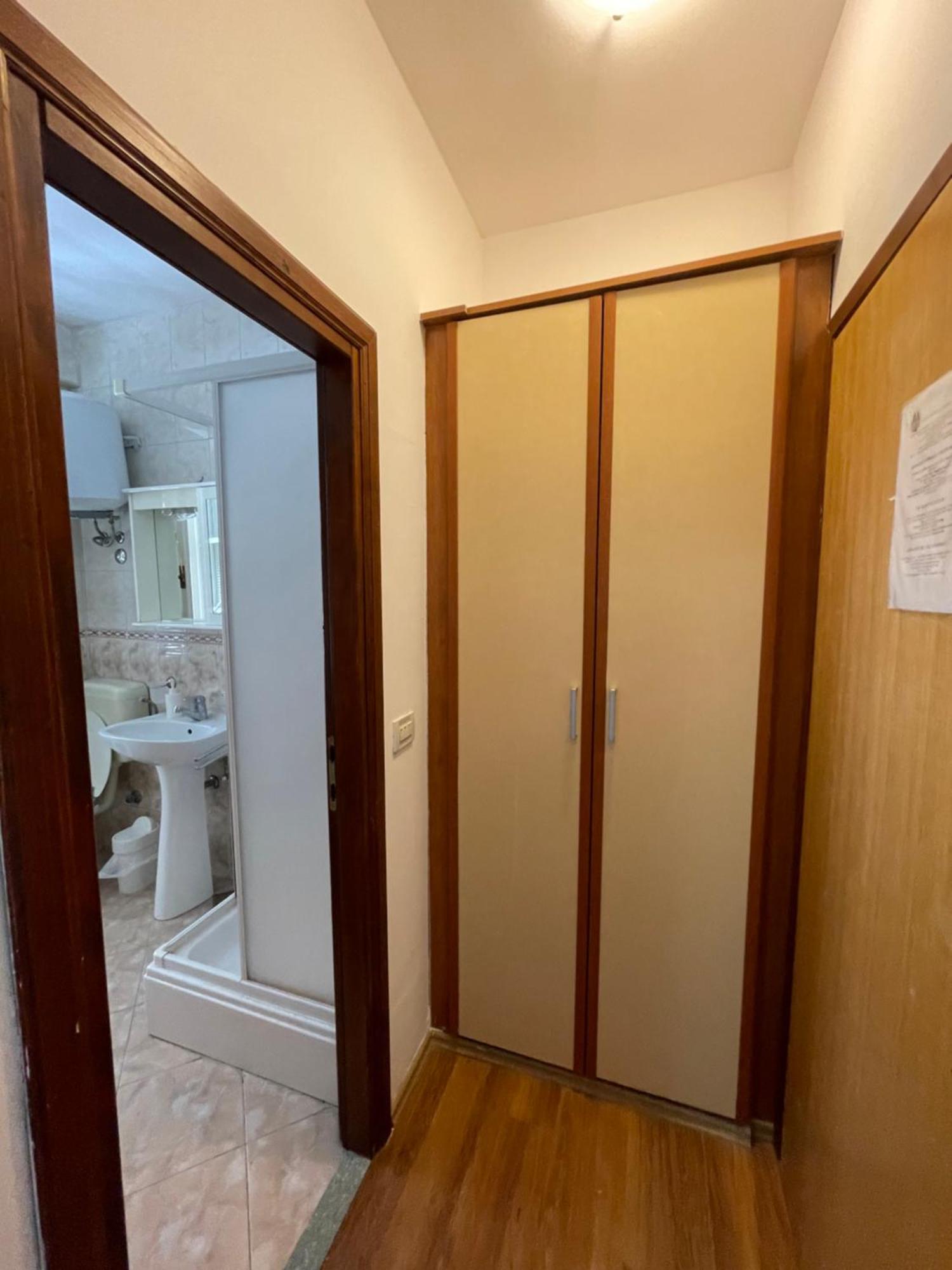 Vila Liza Bed & Breakfast โตรกีร์ ภายนอก รูปภาพ