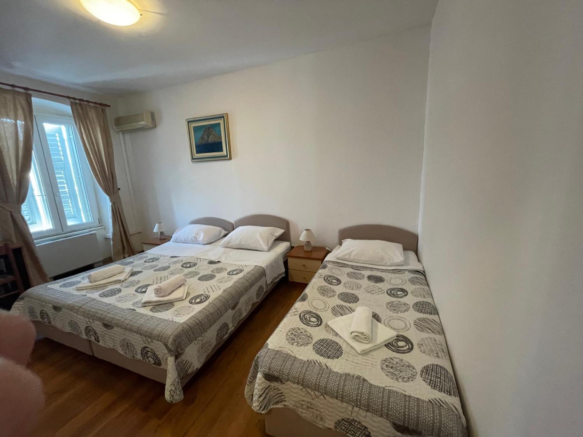 Vila Liza Bed & Breakfast โตรกีร์ ภายนอก รูปภาพ